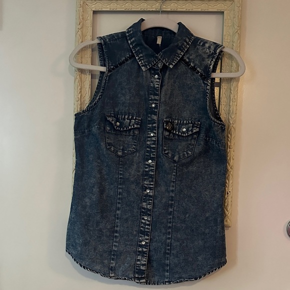 TRUTH | Blue Denim Acid Wash Vest with Button Details and Collarbone Studs - Picture 2 of 12
